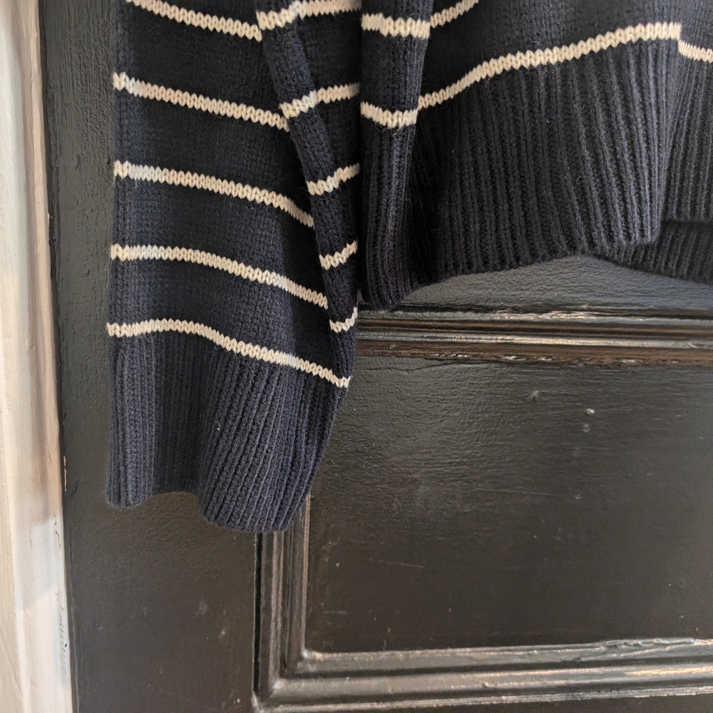 T Tahari Sweater crop Women BNWT - Picture 2 of 16